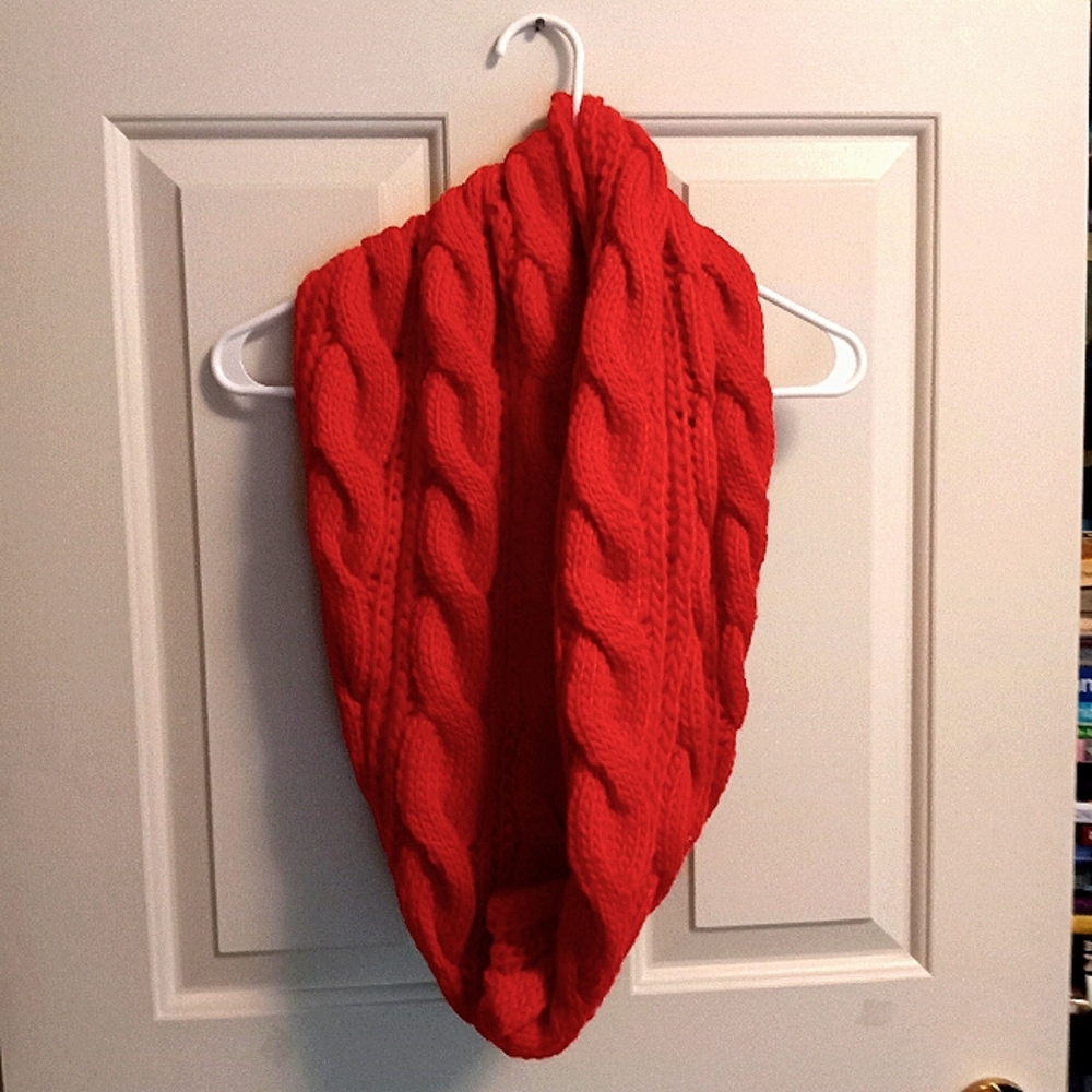 D&B Cable Knit Infinity Scarf